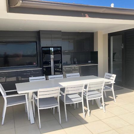 Grand Mercure Allegra Hervey Bay Bagian luar foto Outdoor kitchen