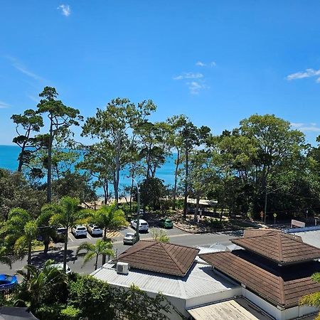 Grand Mercure Allegra Hervey Bay Bagian luar foto View of the beach from the hotel
