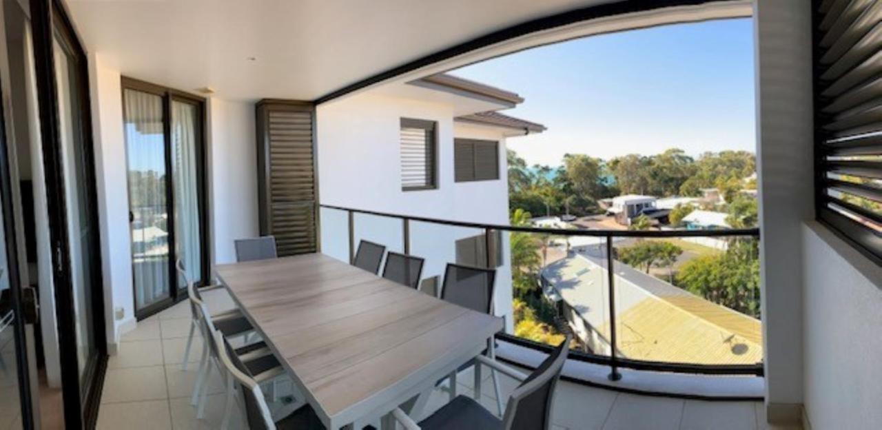 Grand Mercure Allegra Hervey Bay Bagian luar foto A balcony