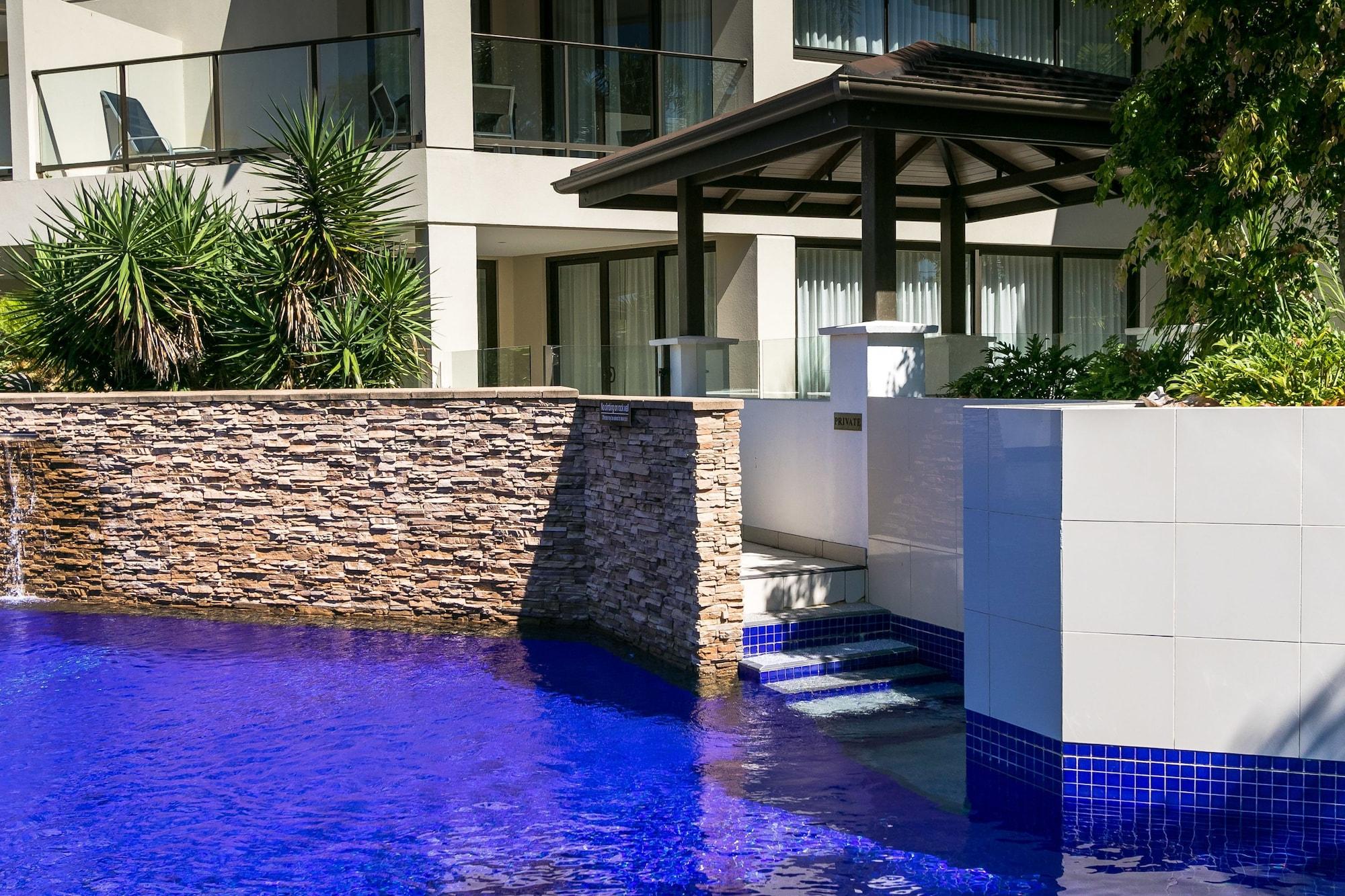 Grand Mercure Allegra Hervey Bay Bagian luar foto A pool at the W Hotel, Brisbane