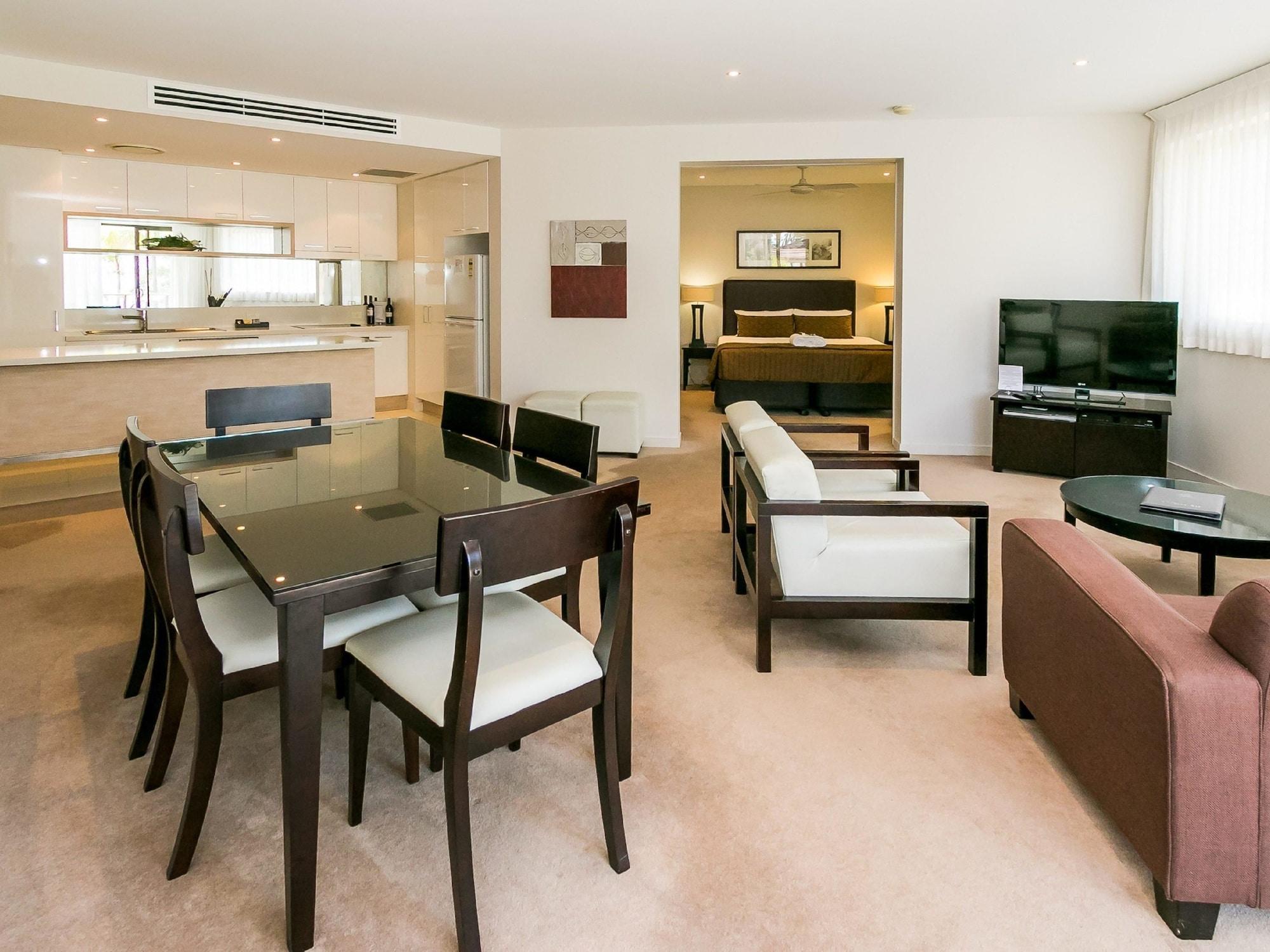 Grand Mercure Allegra Hervey Bay Bagian luar foto A typical apartment