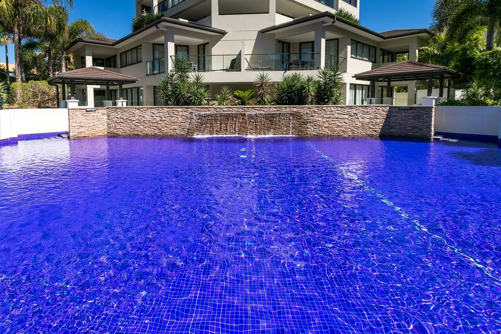 Grand Mercure Allegra Hervey Bay Bagian luar foto The pool at the Sheraton Resort