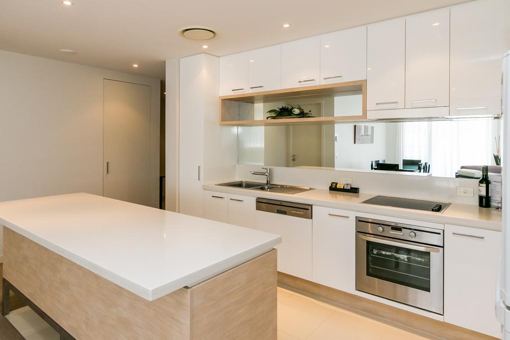 Grand Mercure Allegra Hervey Bay Bagian luar foto A modern Australian kitchen