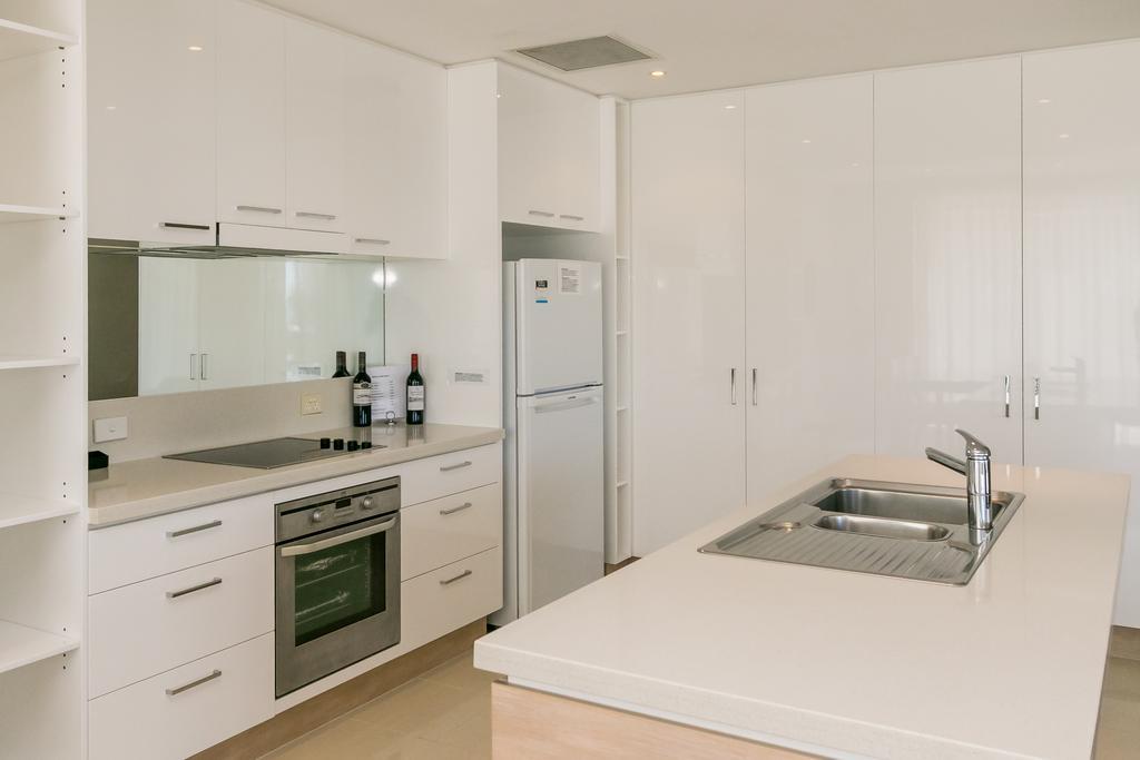 Grand Mercure Allegra Hervey Bay Bagian luar foto A modern Australian kitchen
