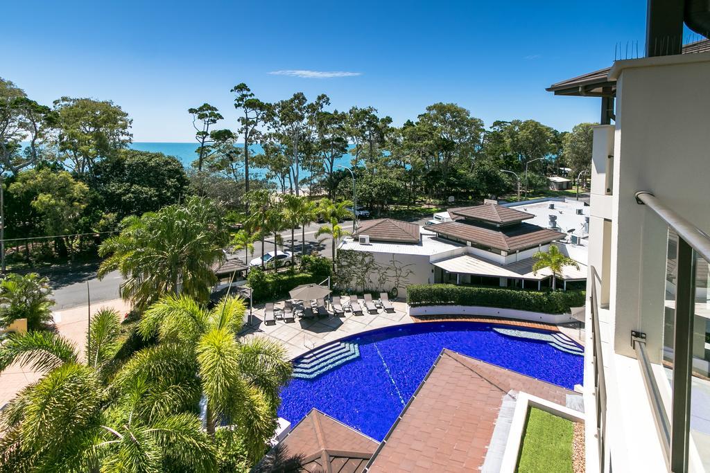 Grand Mercure Allegra Hervey Bay Bagian luar foto View of the pool at the Mantra on Saltwater Island