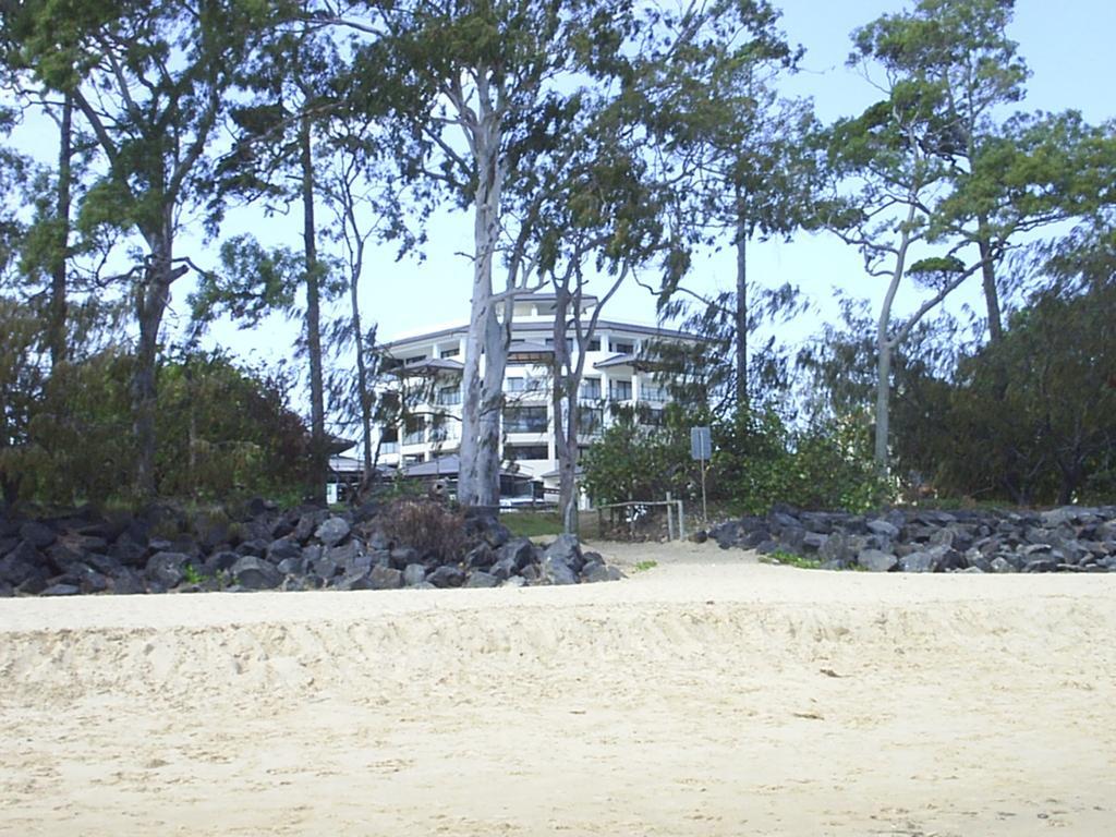 Grand Mercure Allegra Hervey Bay Bagian luar foto The beach at the resort