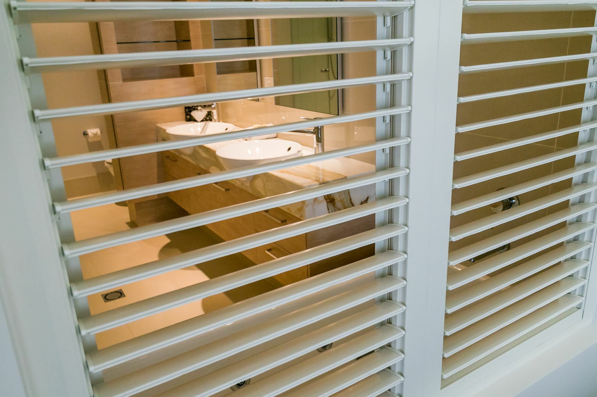 Grand Mercure Allegra Hervey Bay Bagian luar foto A window shutter