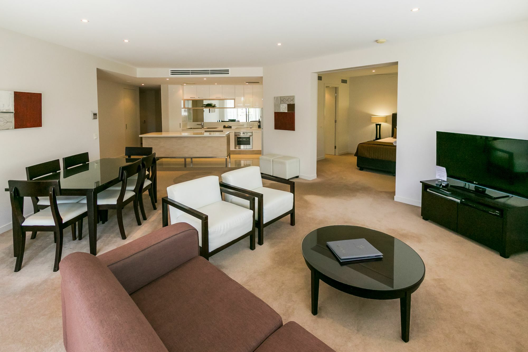 Grand Mercure Allegra Hervey Bay Bagian luar foto A typical apartment at the hotel