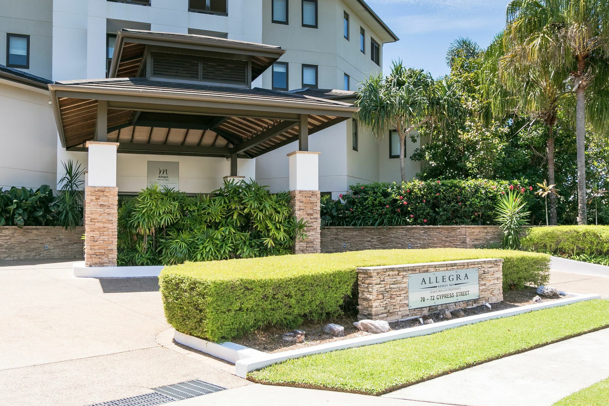 Grand Mercure Allegra Hervey Bay Bagian luar foto Entrance to the building