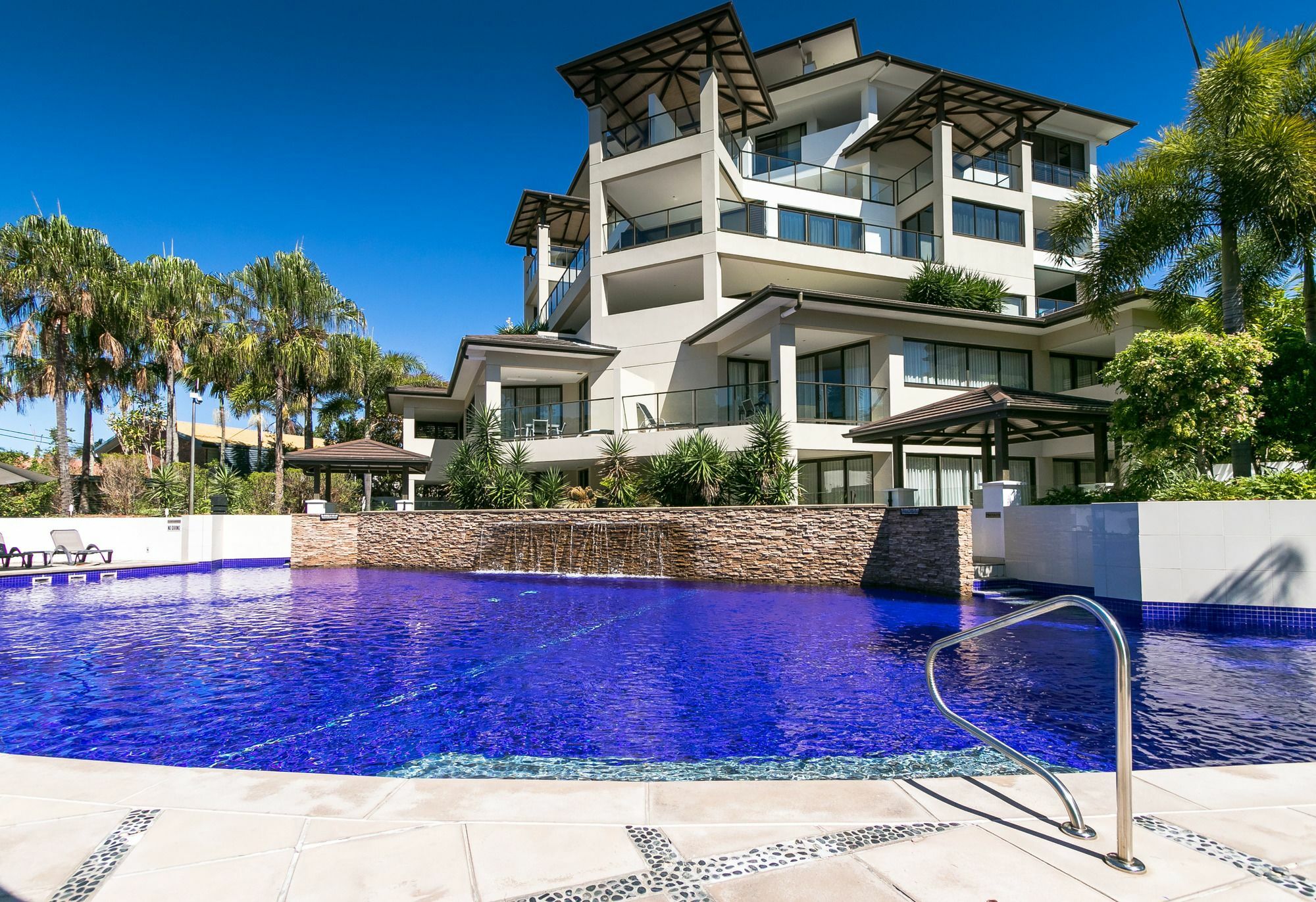 Grand Mercure Allegra Hervey Bay Bagian luar foto The pool at Peppers Mantra on Saltwater Island