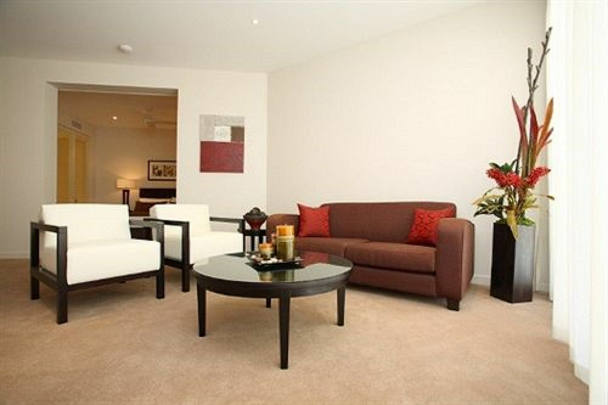 Grand Mercure Allegra Hervey Bay Bagian luar foto A living room with carpet